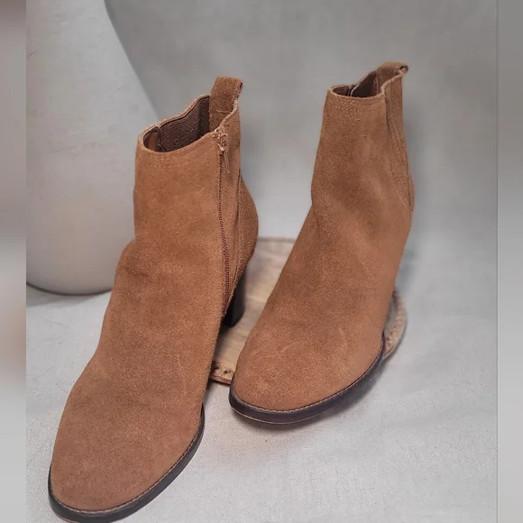 Womens Camel Suede Chelsea Boots Size 11 By GAP - Picture 3 of 5